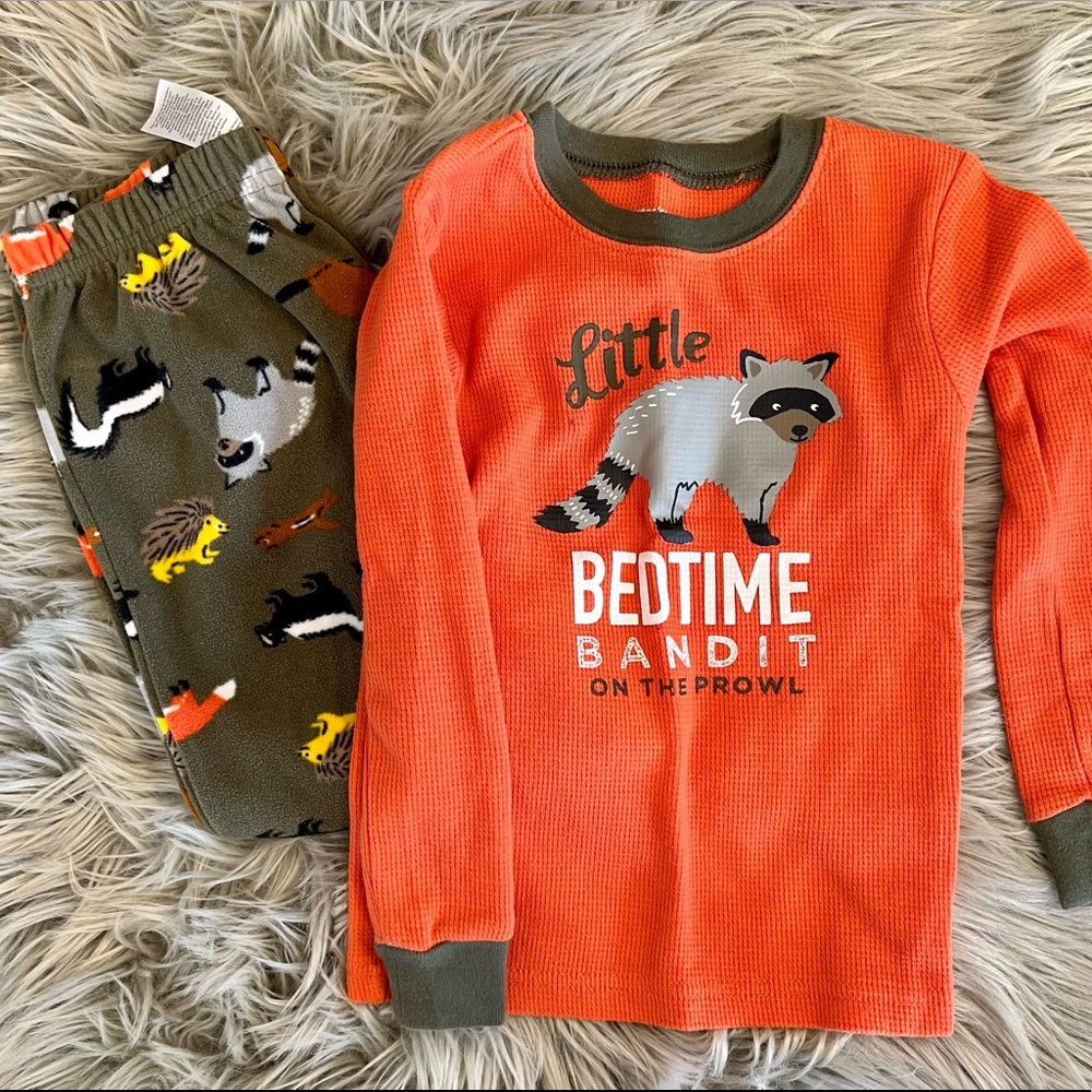 Boys Carter’s 3T Pajama set. Great condition. Soft fleece pants, thermal top.